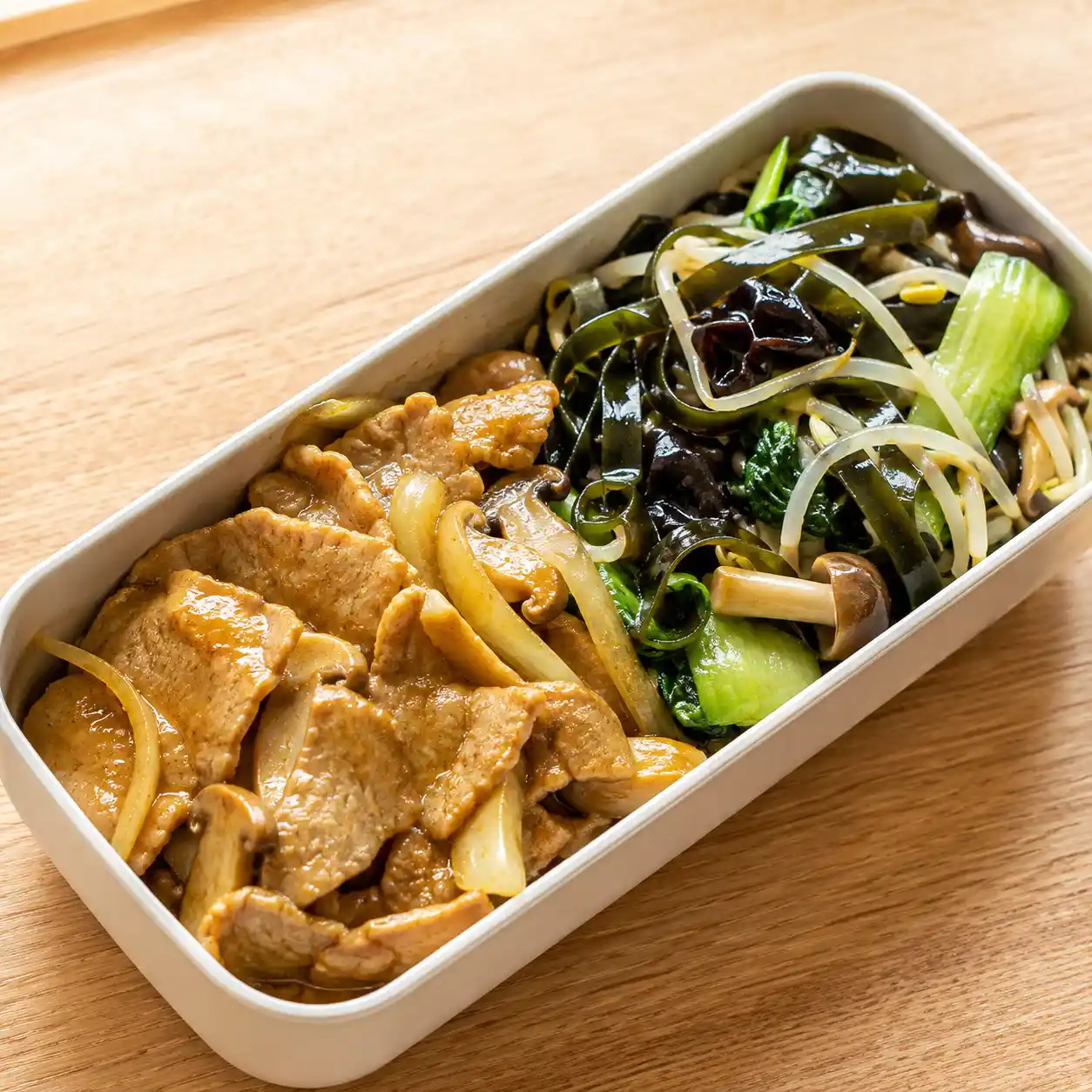 咖哩瘦肉海帶芽便當盒
