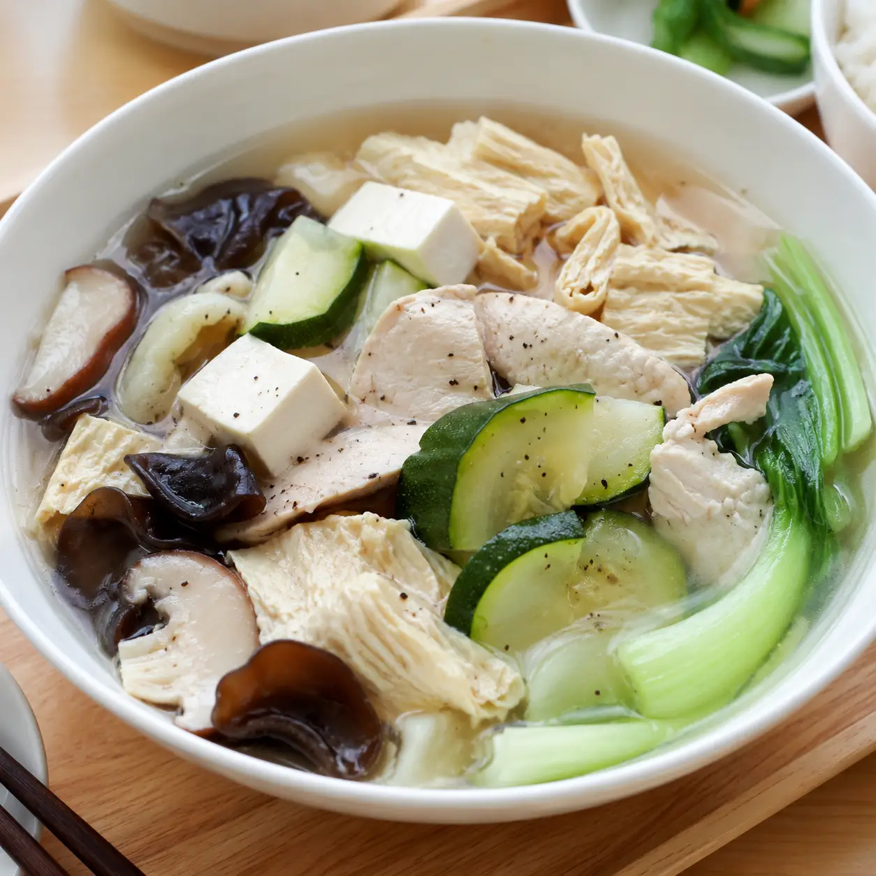 豆皮櫛瓜雞肉清湯