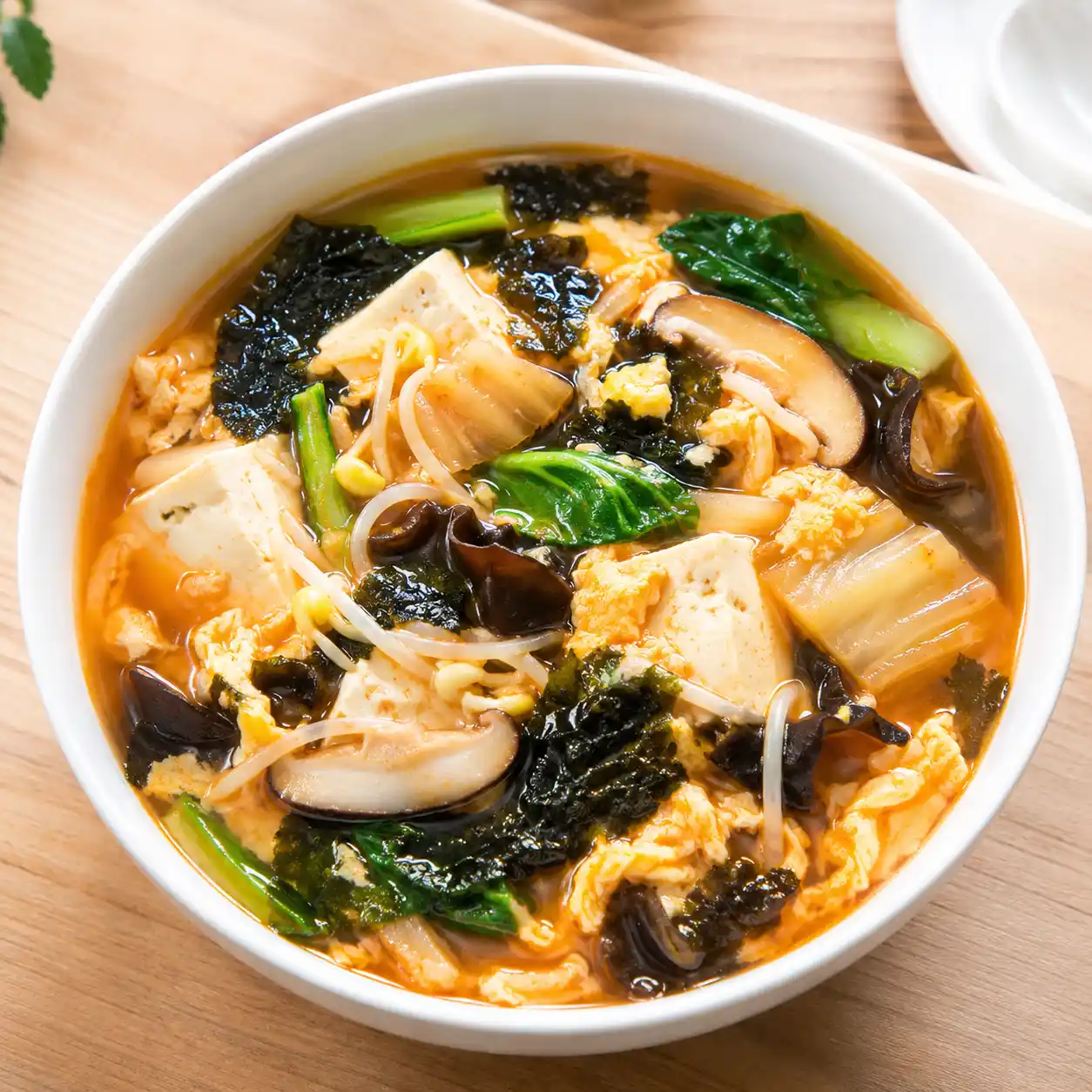 泡菜紫菜豆腐蛋花湯