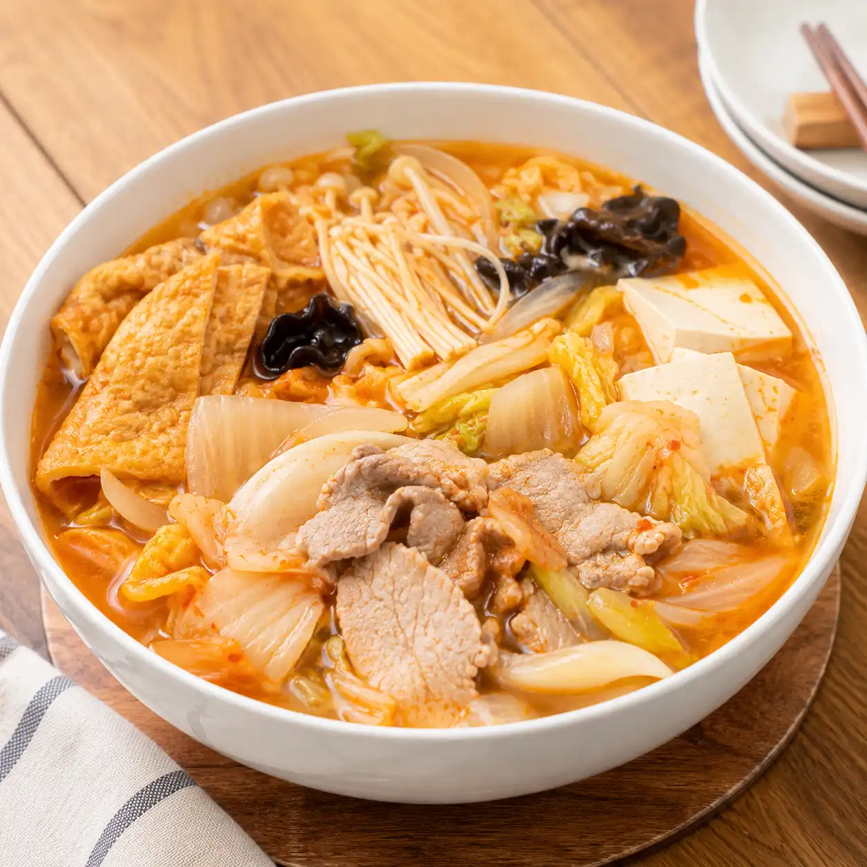 泡菜豆皮瘦肉白菜鍋湯