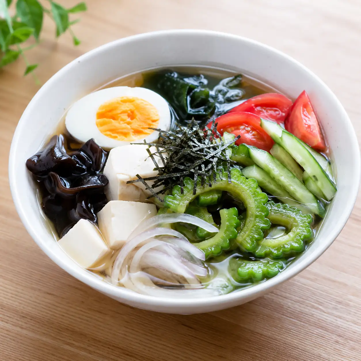 海帶芽豆腐苦瓜冷湯