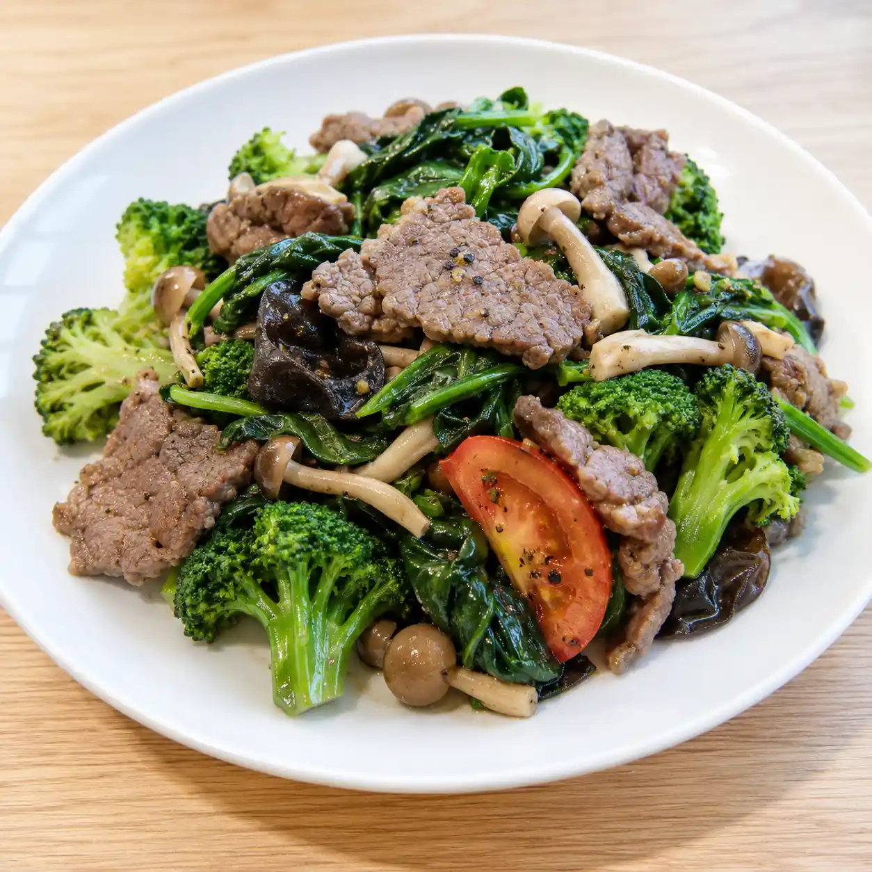 黑蒜牛肉青花菠菜盤