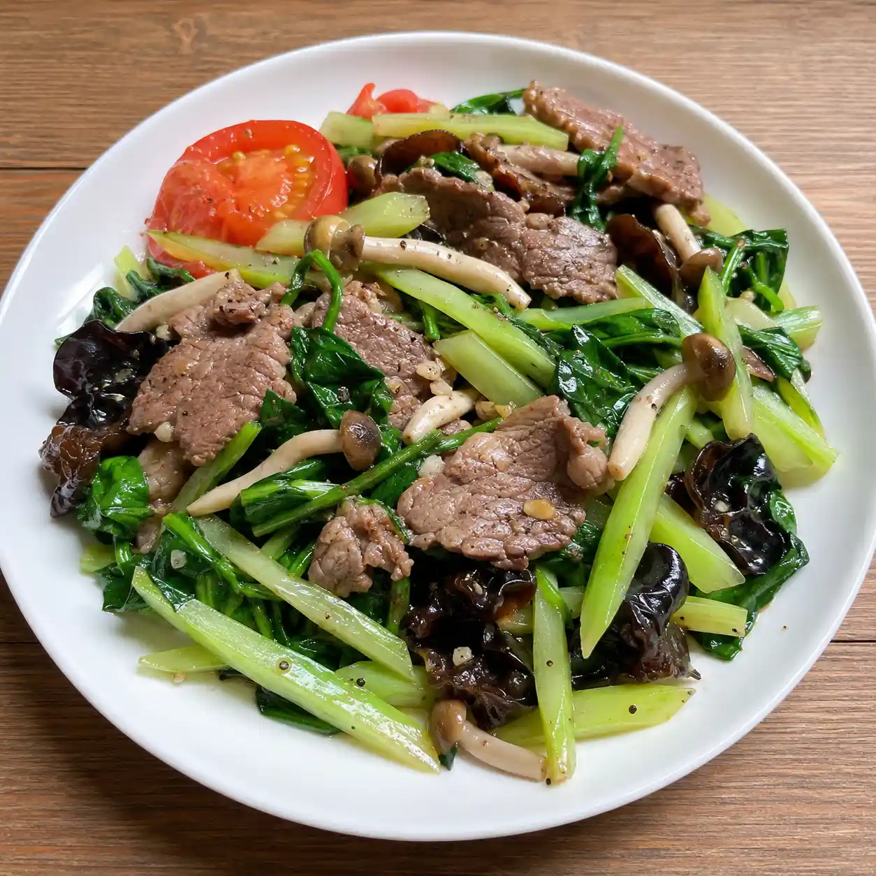 黑蒜牛肉花椰梗菠菜盤