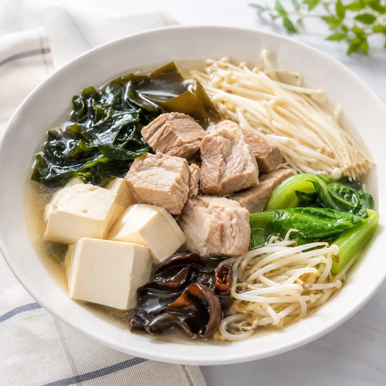 海帶芽昆布滷排骨豆腐碗