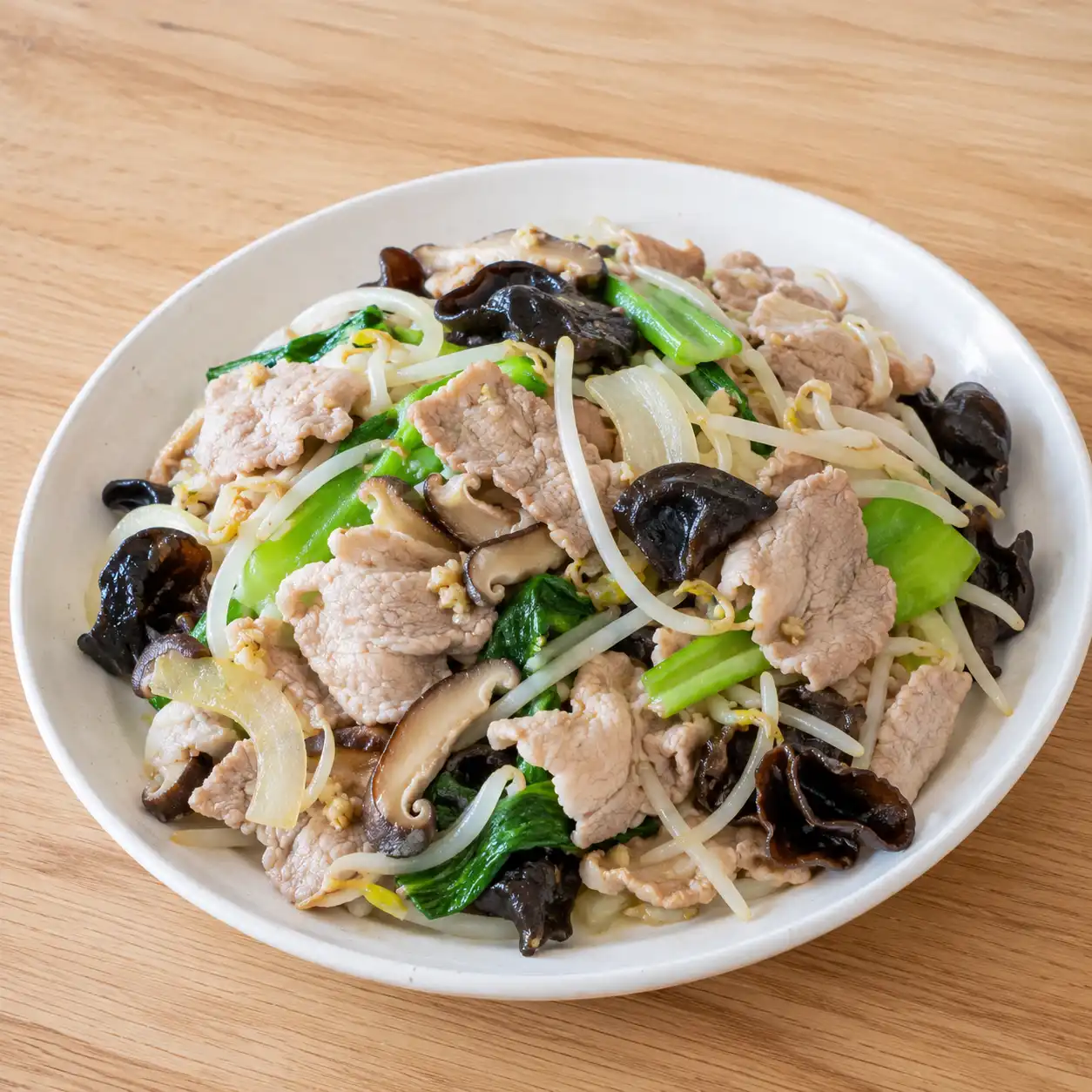 蒜胡椒肉片豆芽木耳快炒