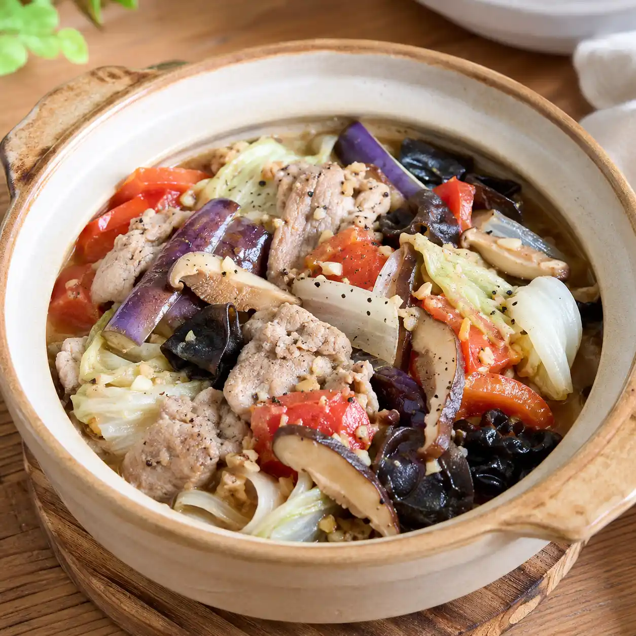 蒜胡椒瘦肉片茄子菇菇煲