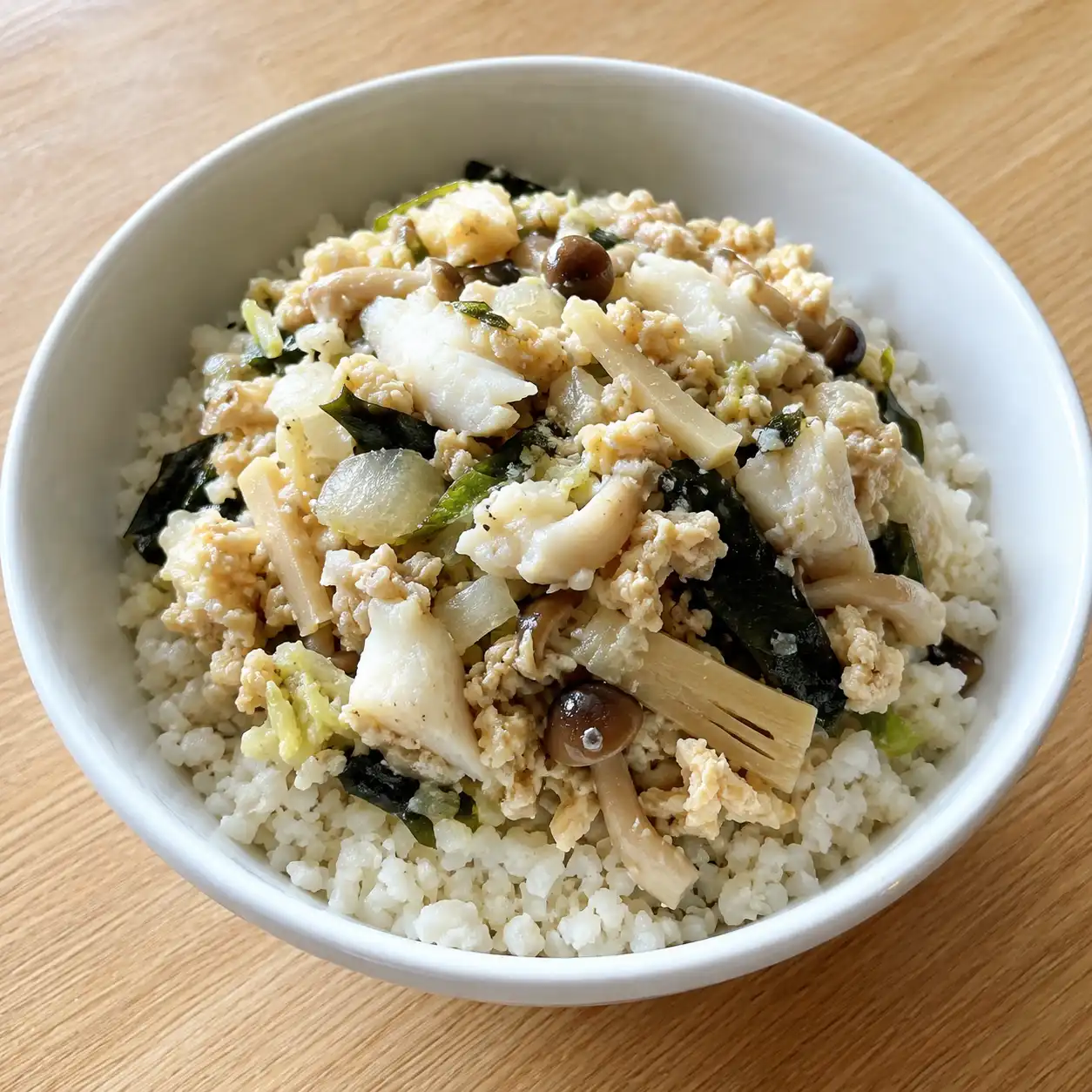 蒜味魚片碎肉燥花椰米飯