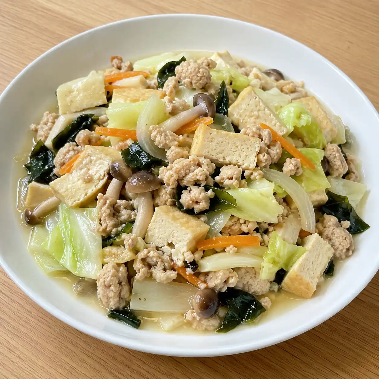 味噌雞腿豆干肉末高麗菜煮