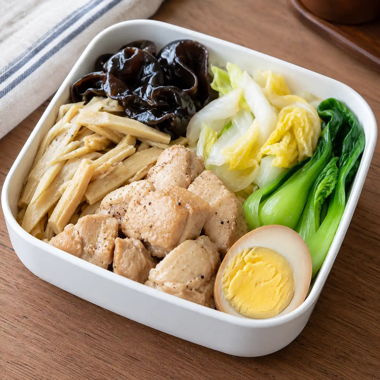 胡椒滷雞胸筍絲木耳便當