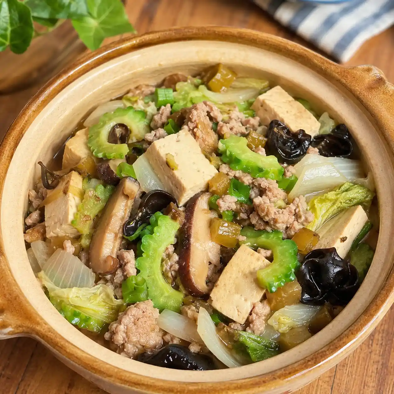 香菇瓜仔肉苦瓜豆腐煲