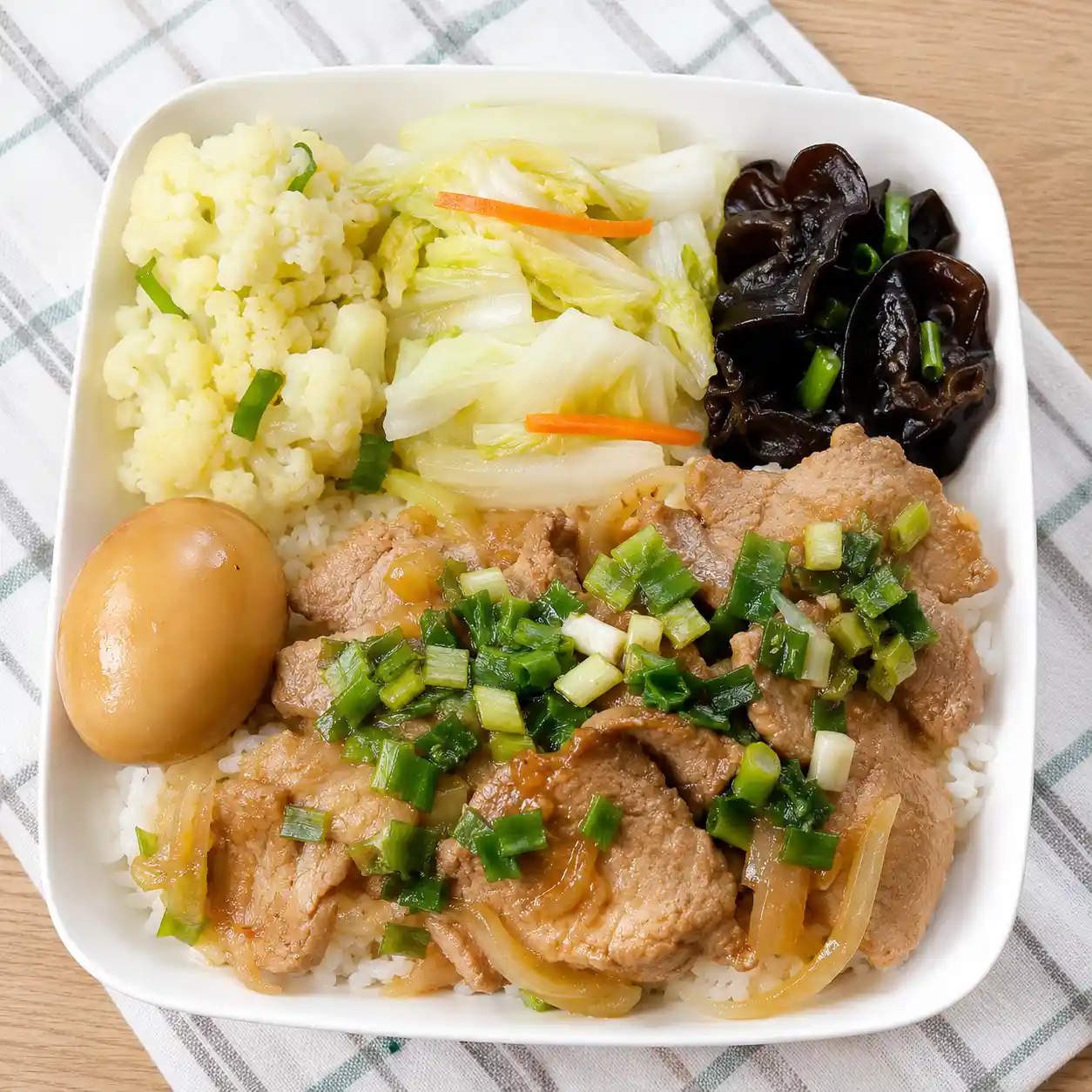 蔥油減量紅燒瘦肉便當