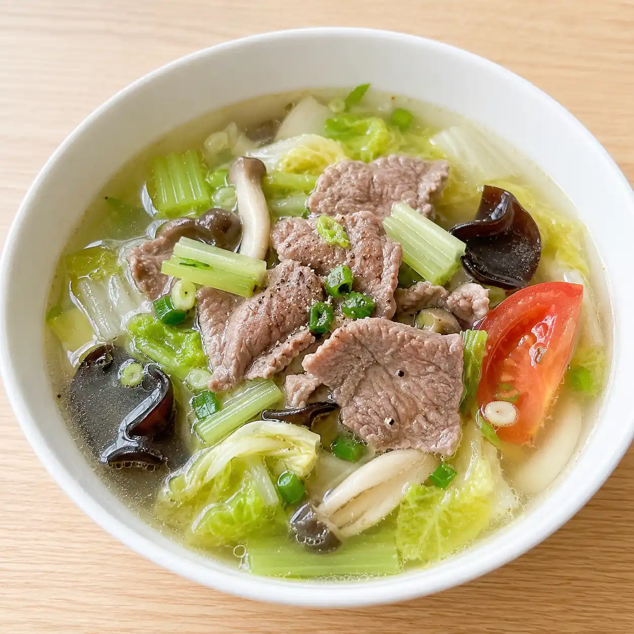 芹菜胡椒瘦牛清湯