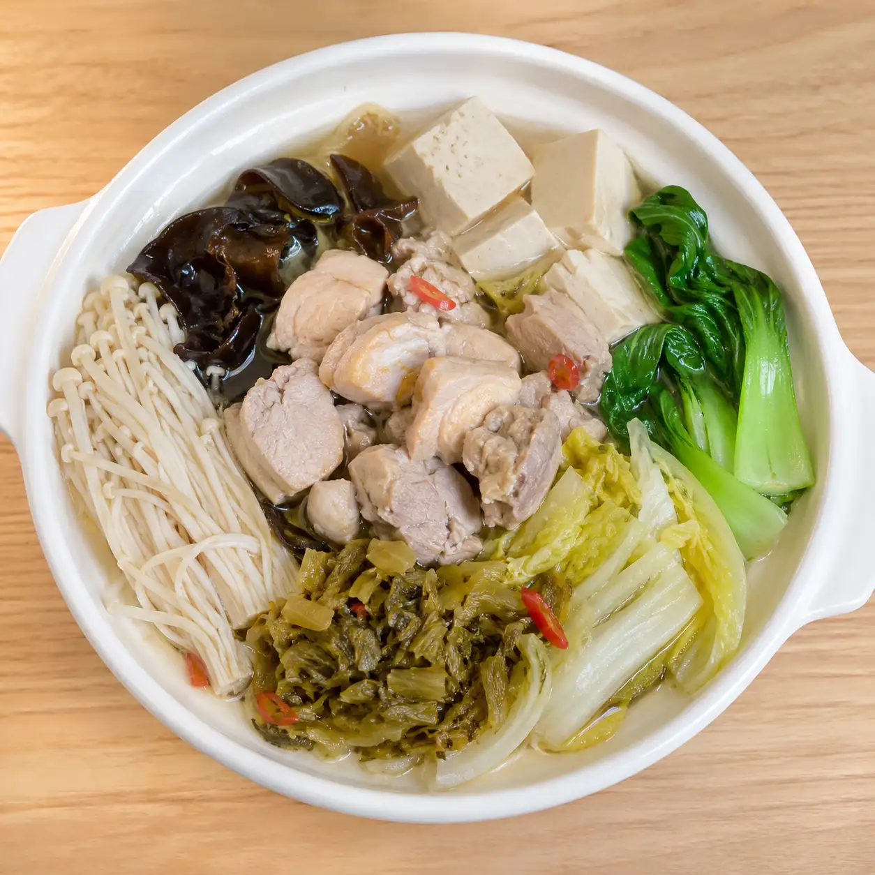 酸菜雞腿豆腐金針菇小煲