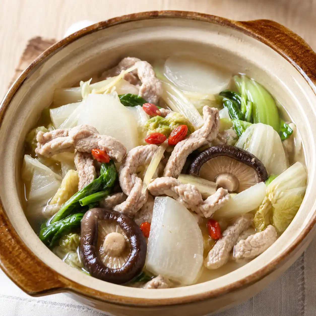 藥膳感瘦肉絲香菇煲