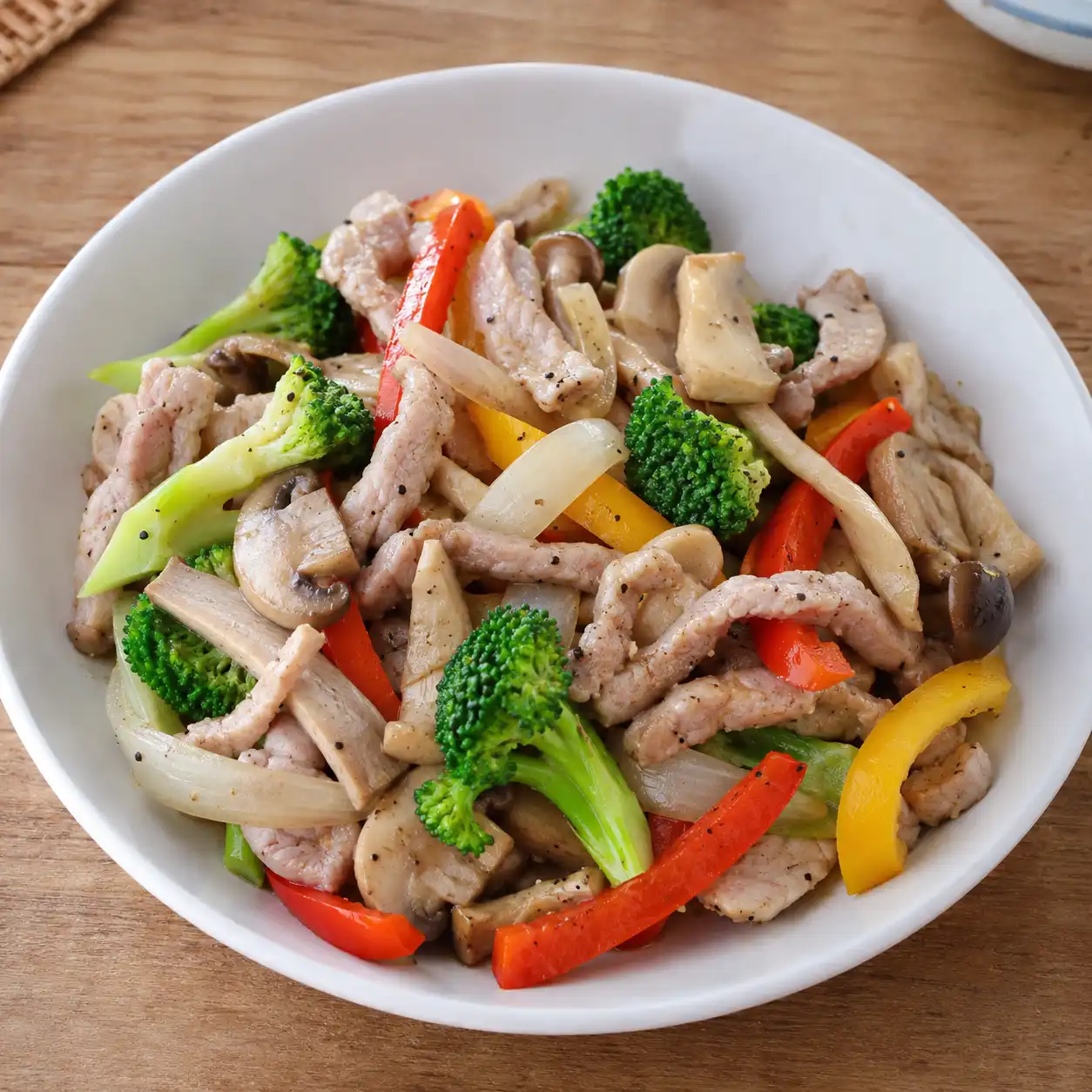 黑胡椒瘦肉絲雙菇炒