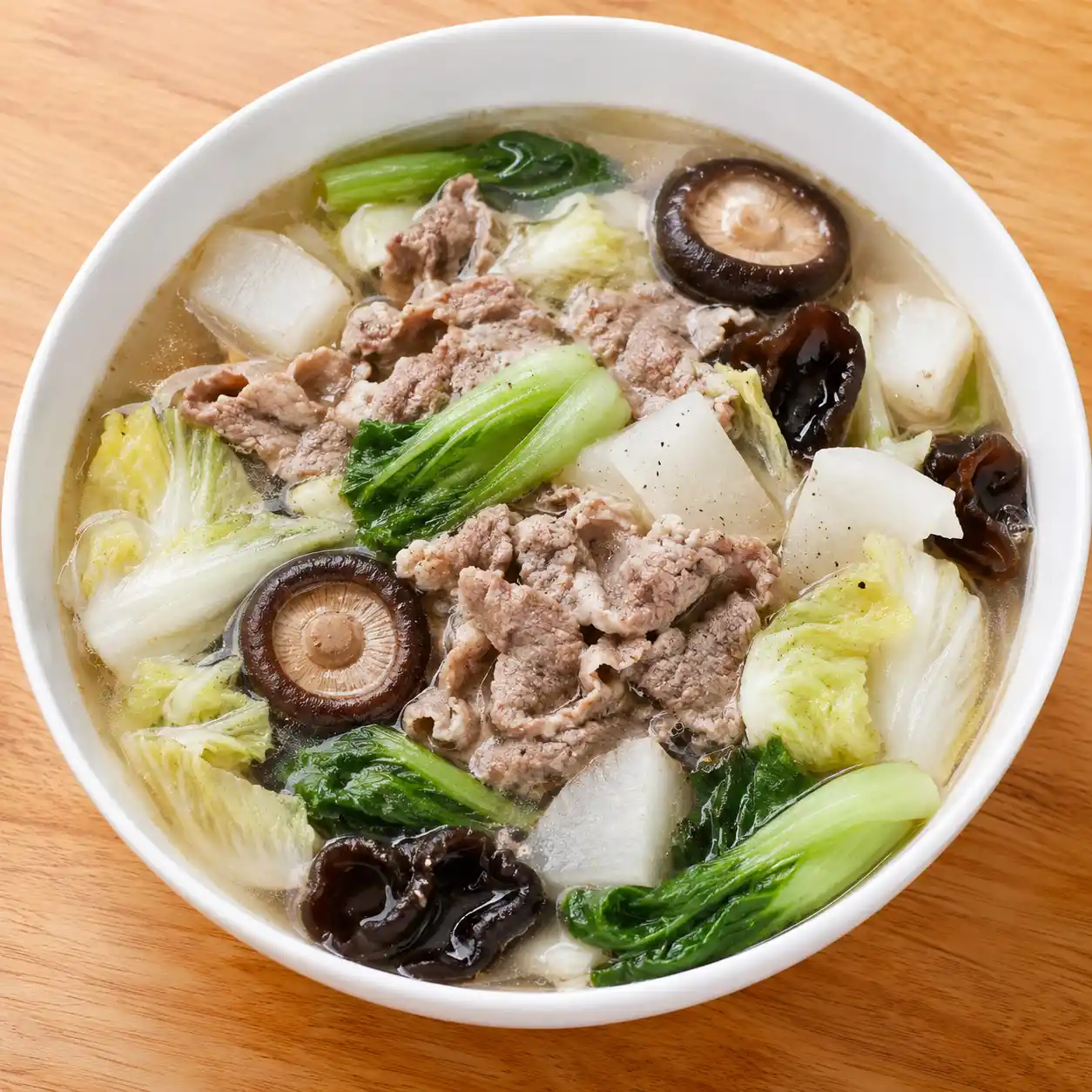白胡椒瘦牛蘿蔔菇菜湯