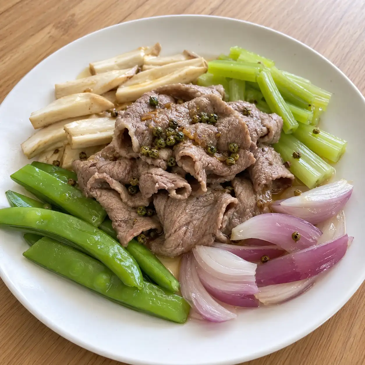 椒麻蒸牛肉片菇菜盤