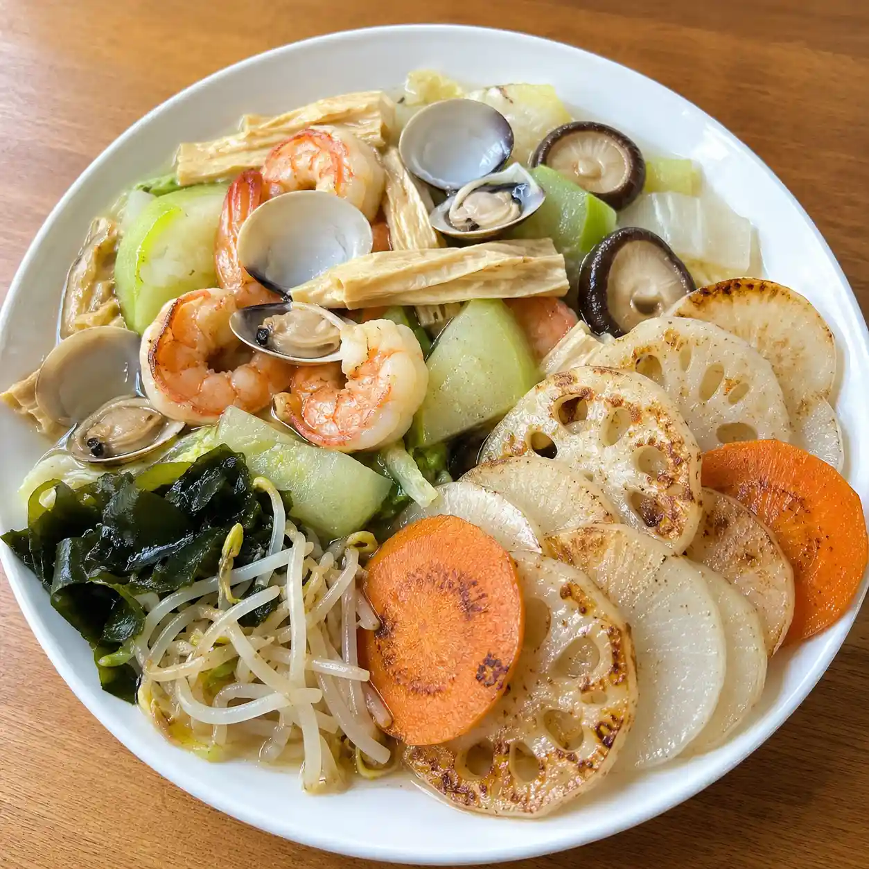 海鮮豆皮蓮藕白蘿蔔薄片鮮盤