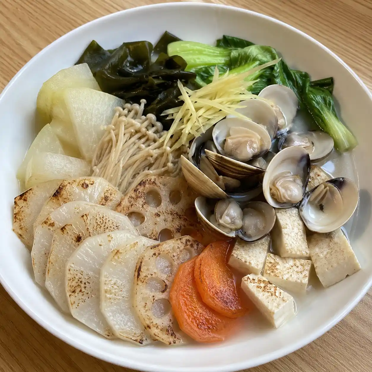 蛤蜊豆腐白蘿蔔蓮藕煎湯盤