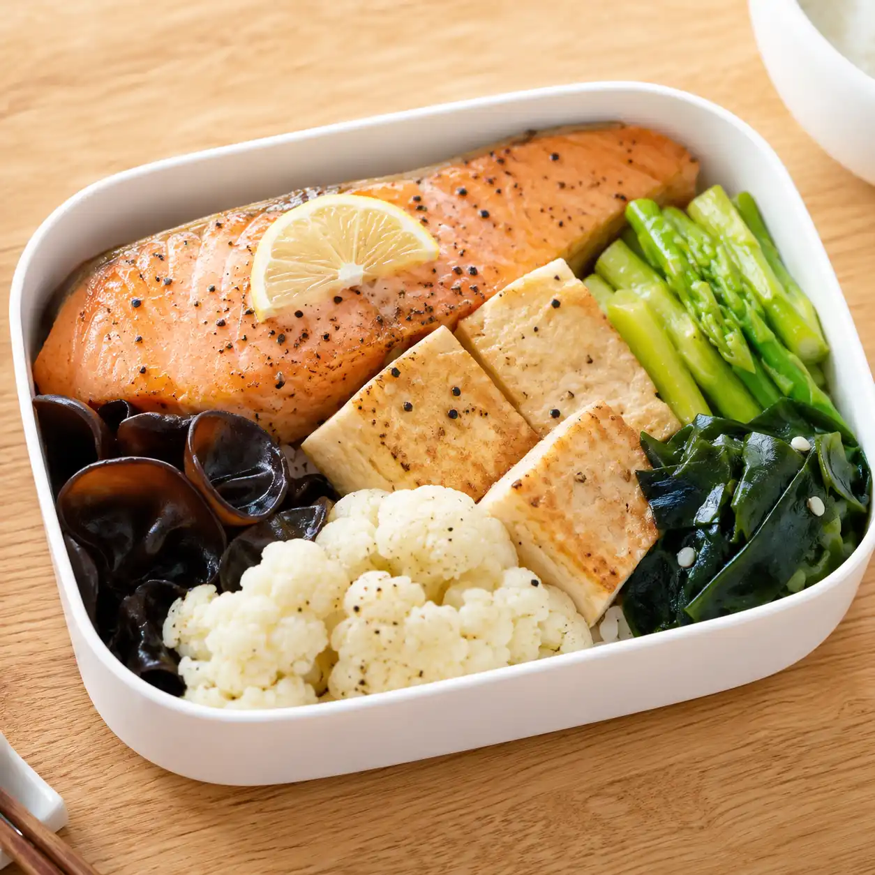 胡椒鮭魚豆腐冷溫便當