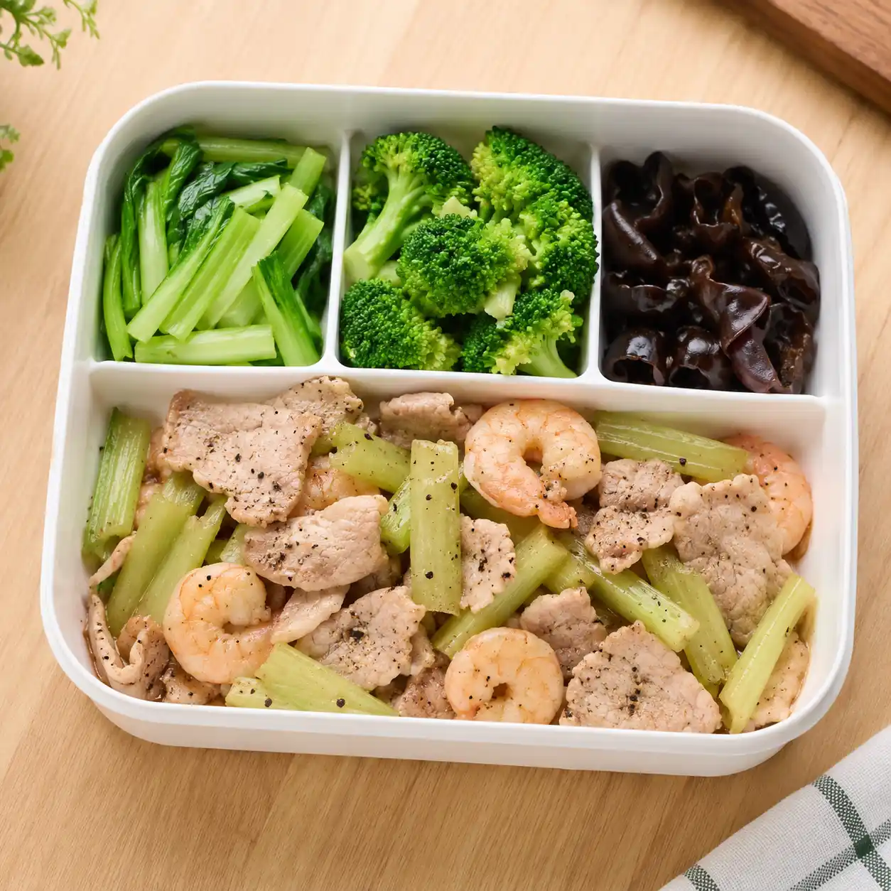 芹菜胡椒肉片蝦仁盒