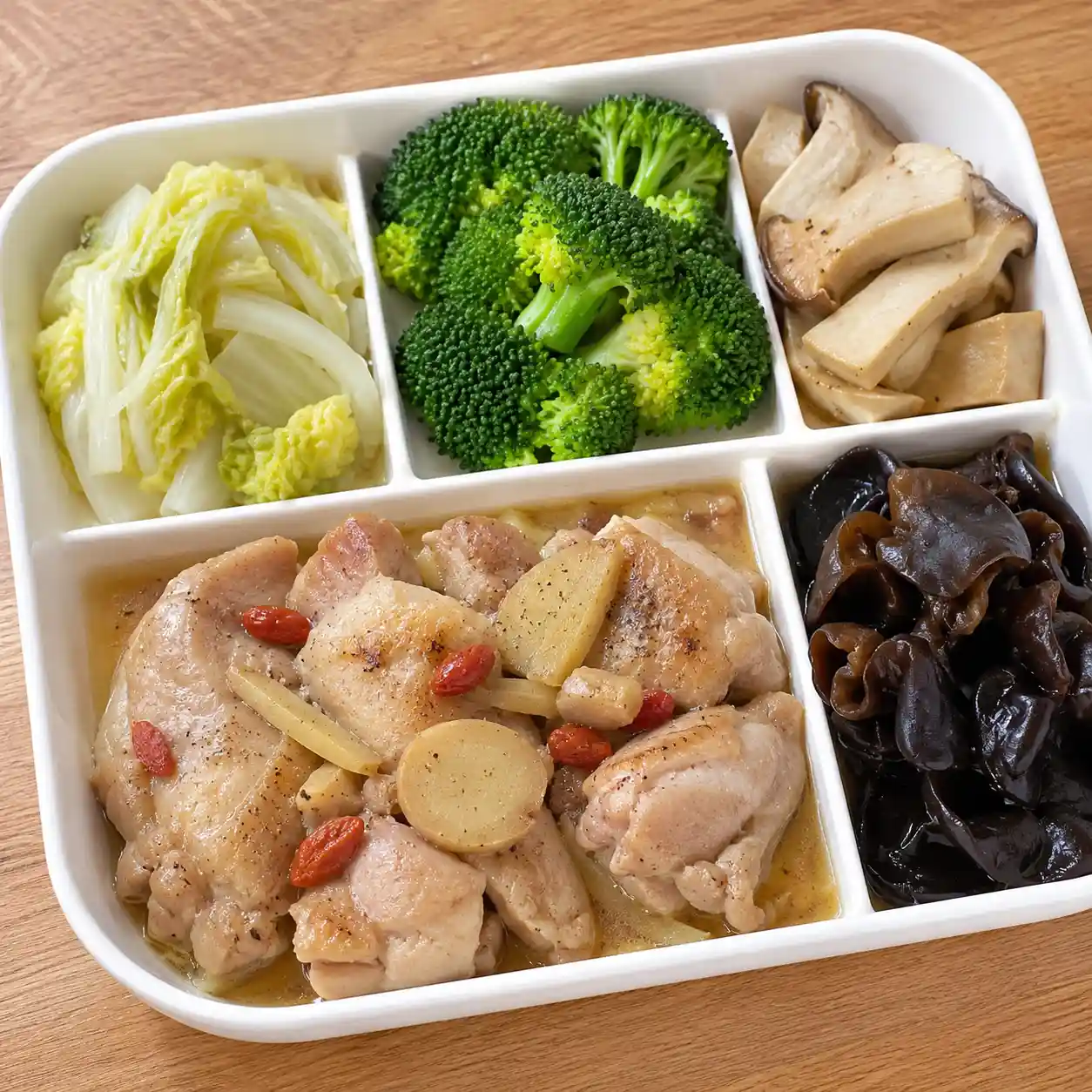 藥膳胡椒雞腿菇菜盒