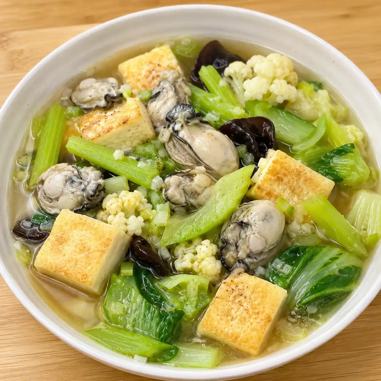 芹菜胡椒鮮蚵豆腐滷湯