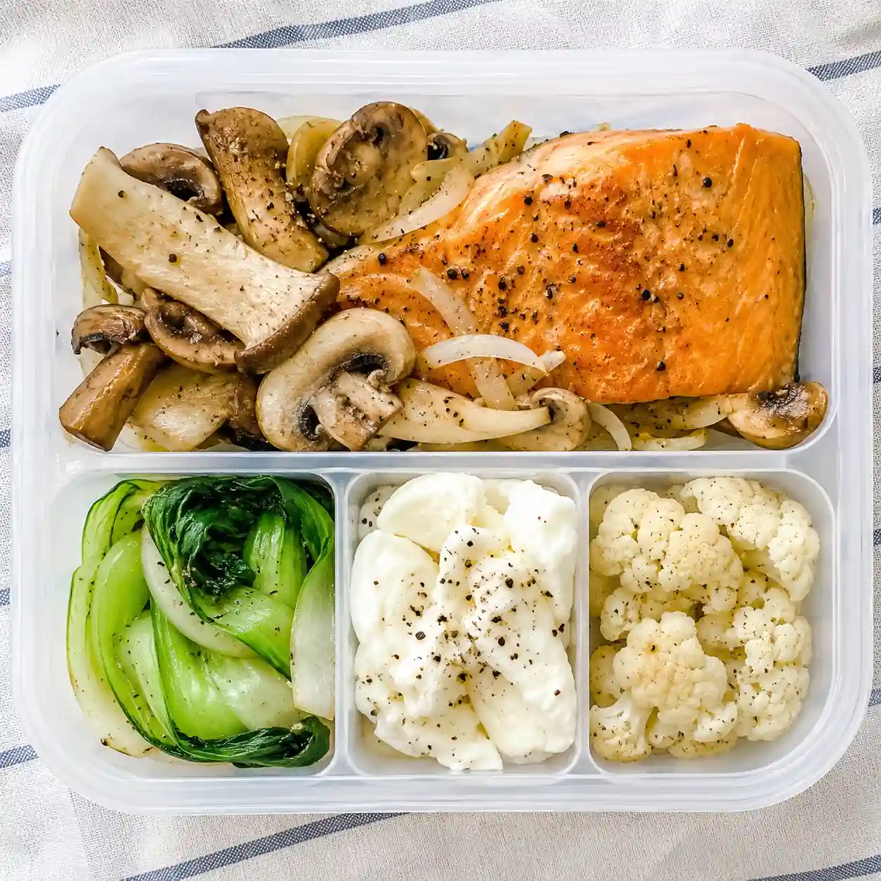 黑胡椒鮭魚菇菇餐盒