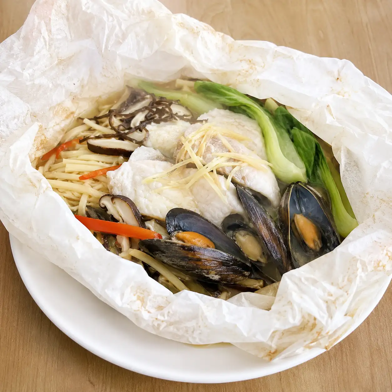 紙包蒸魚片淡菜筍絲