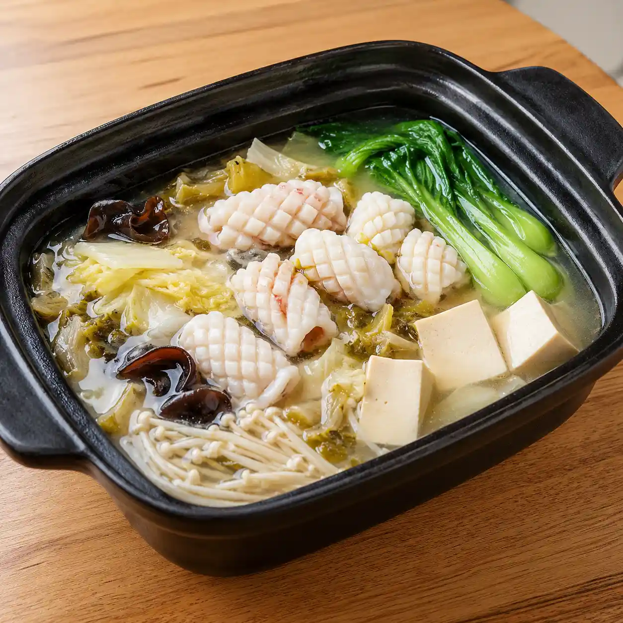 酸菜少量花枝豆腐鍋