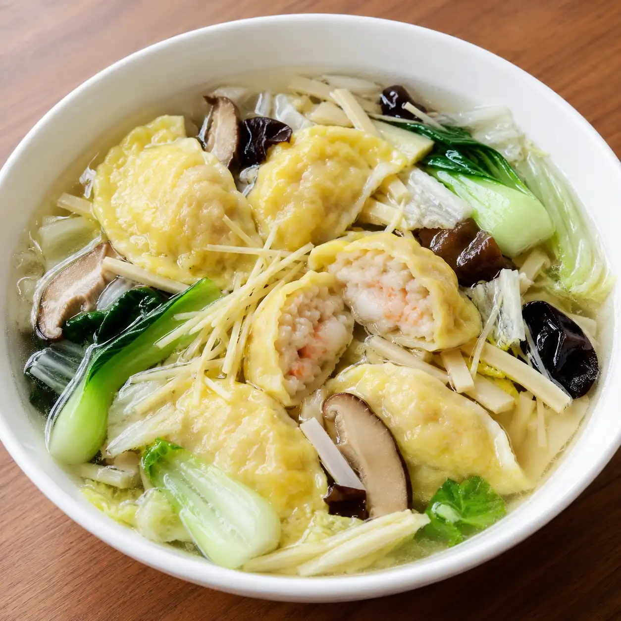 香菇筍絲魚蝦蛋餃湯