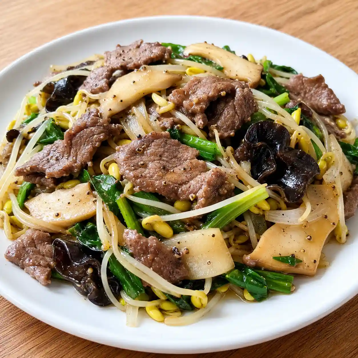 黑胡椒牛肉黃豆芽杏鮑盤