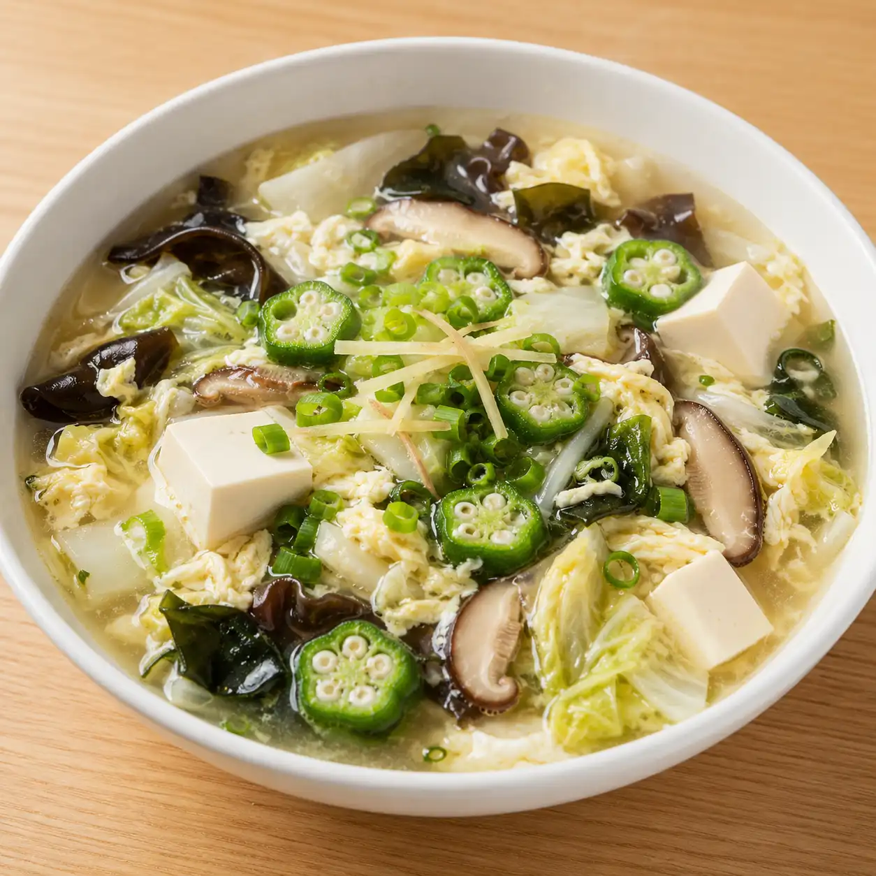 秋葵豆腐蛋花自然滑羹