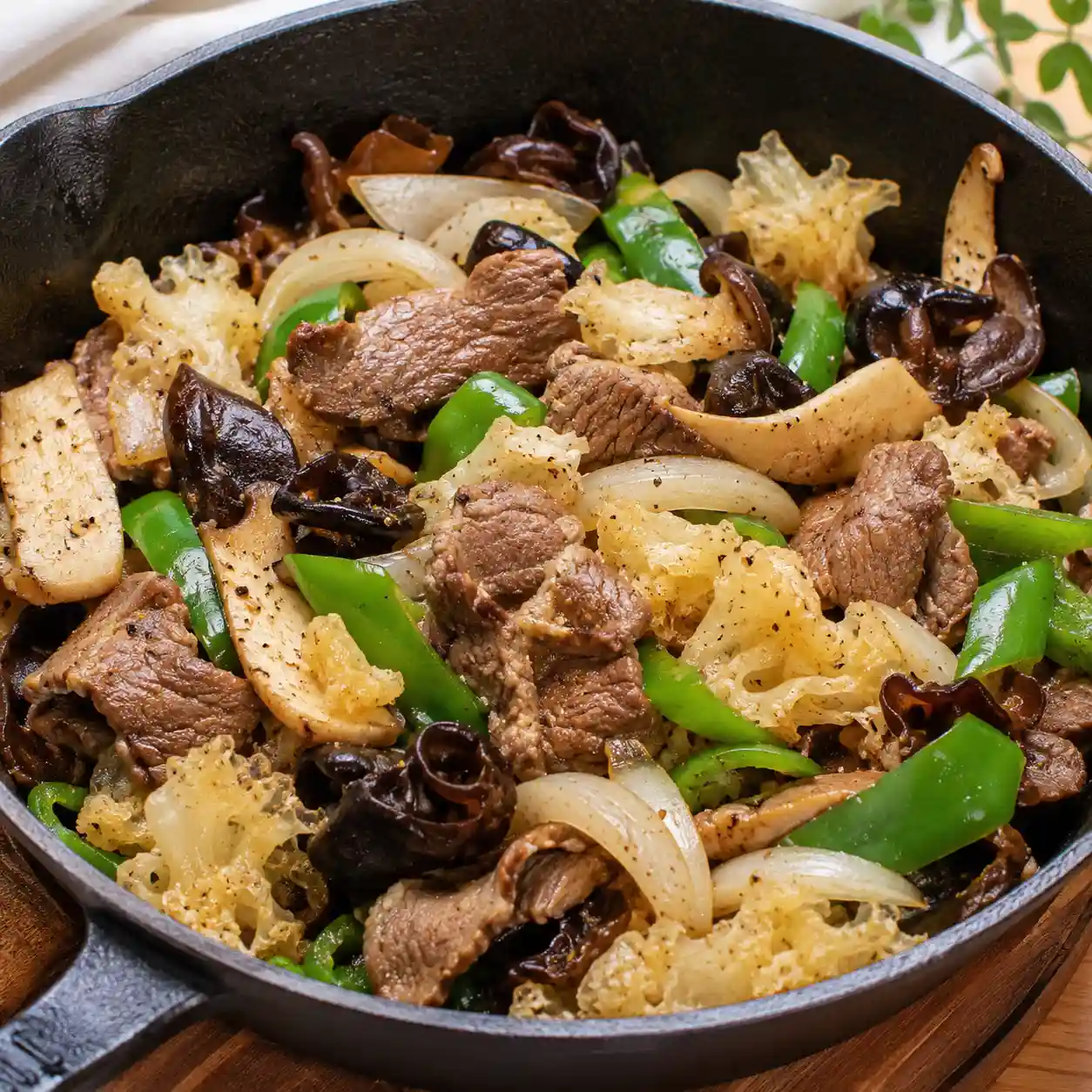 孜然牛肉雙耳青椒乾鍋