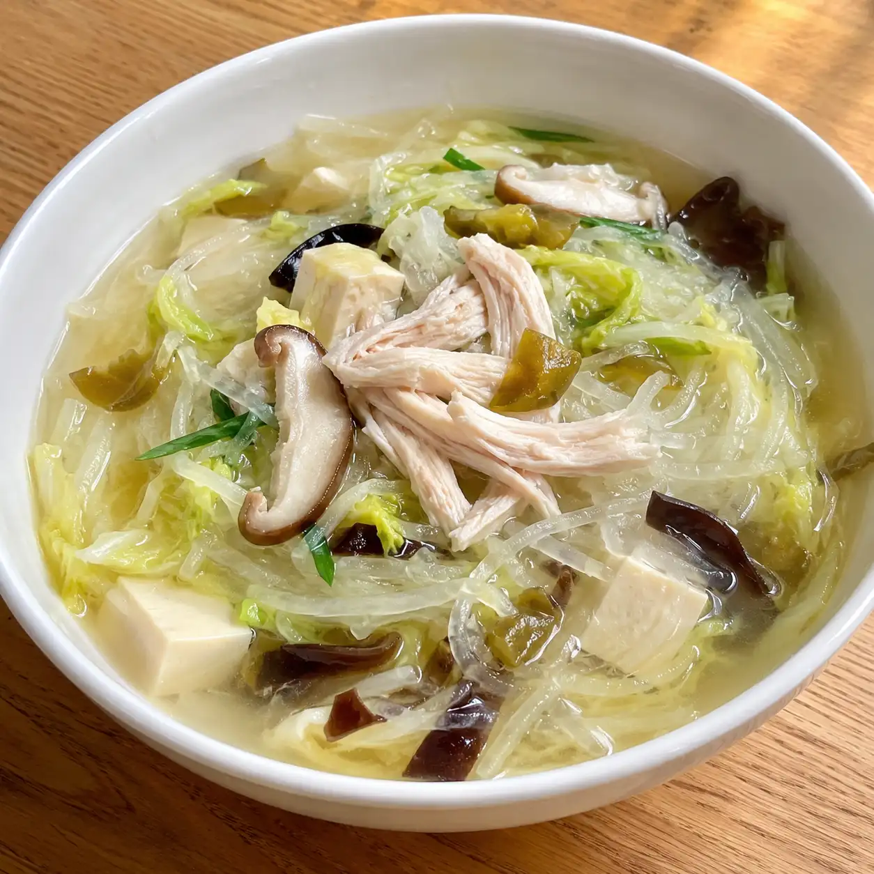 剝皮辣椒雞絲冬瓜絲湯麵