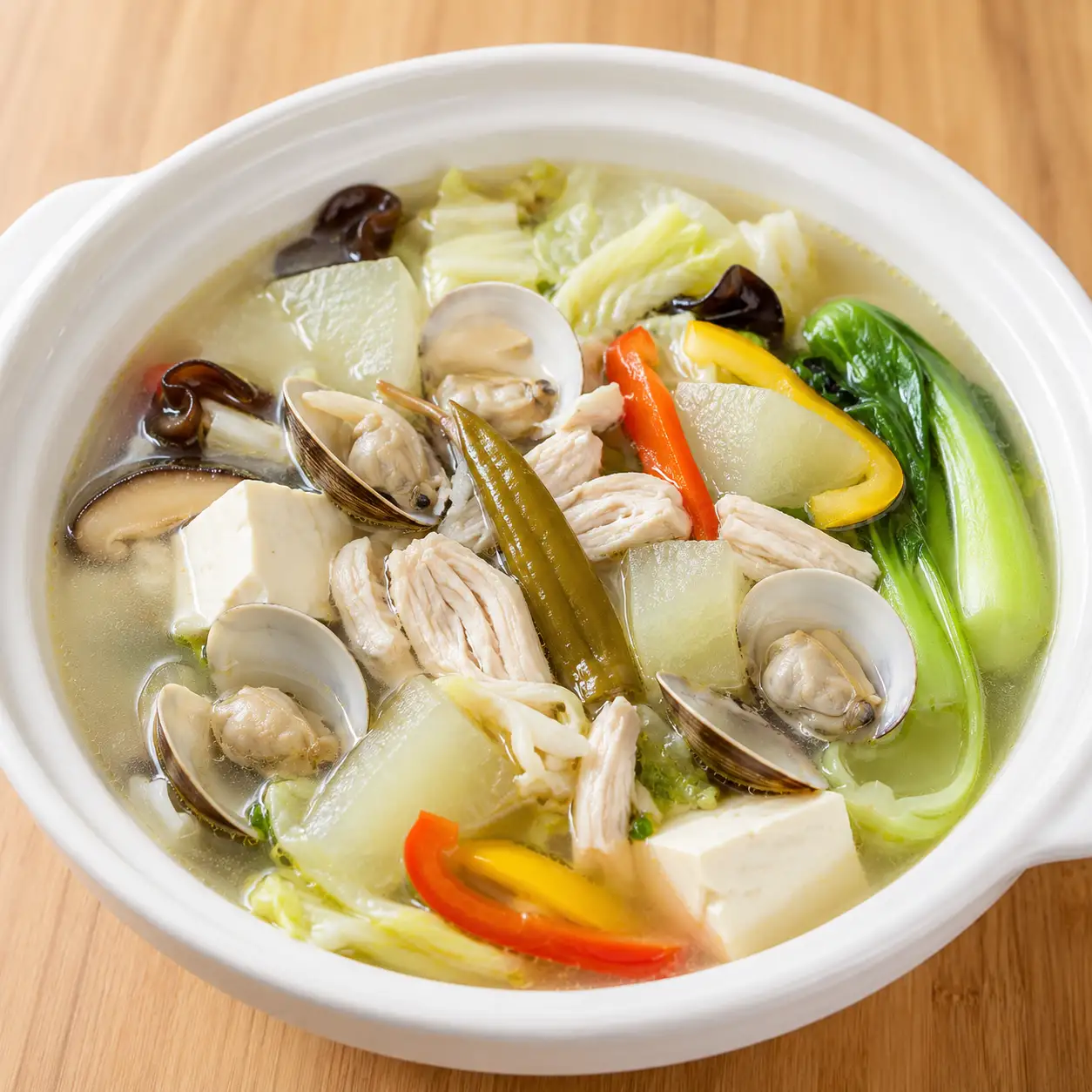 剝皮辣椒蛤蜊雞絲豆腐湯
