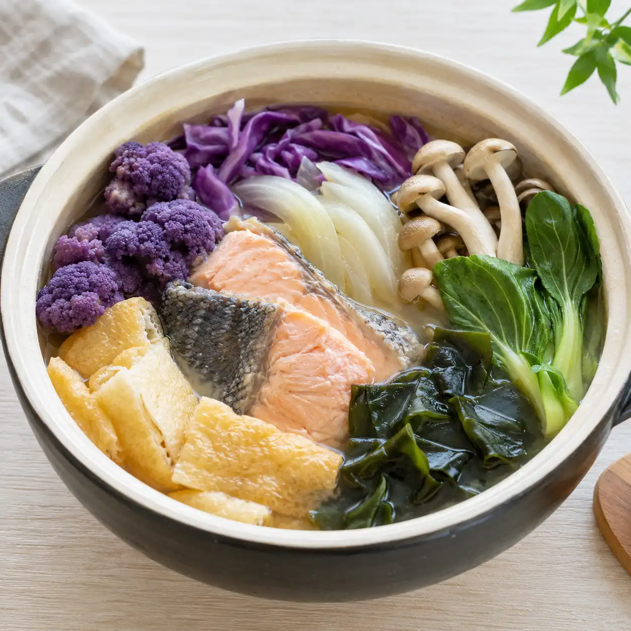 紫花椰菜鮭魚味噌鍋