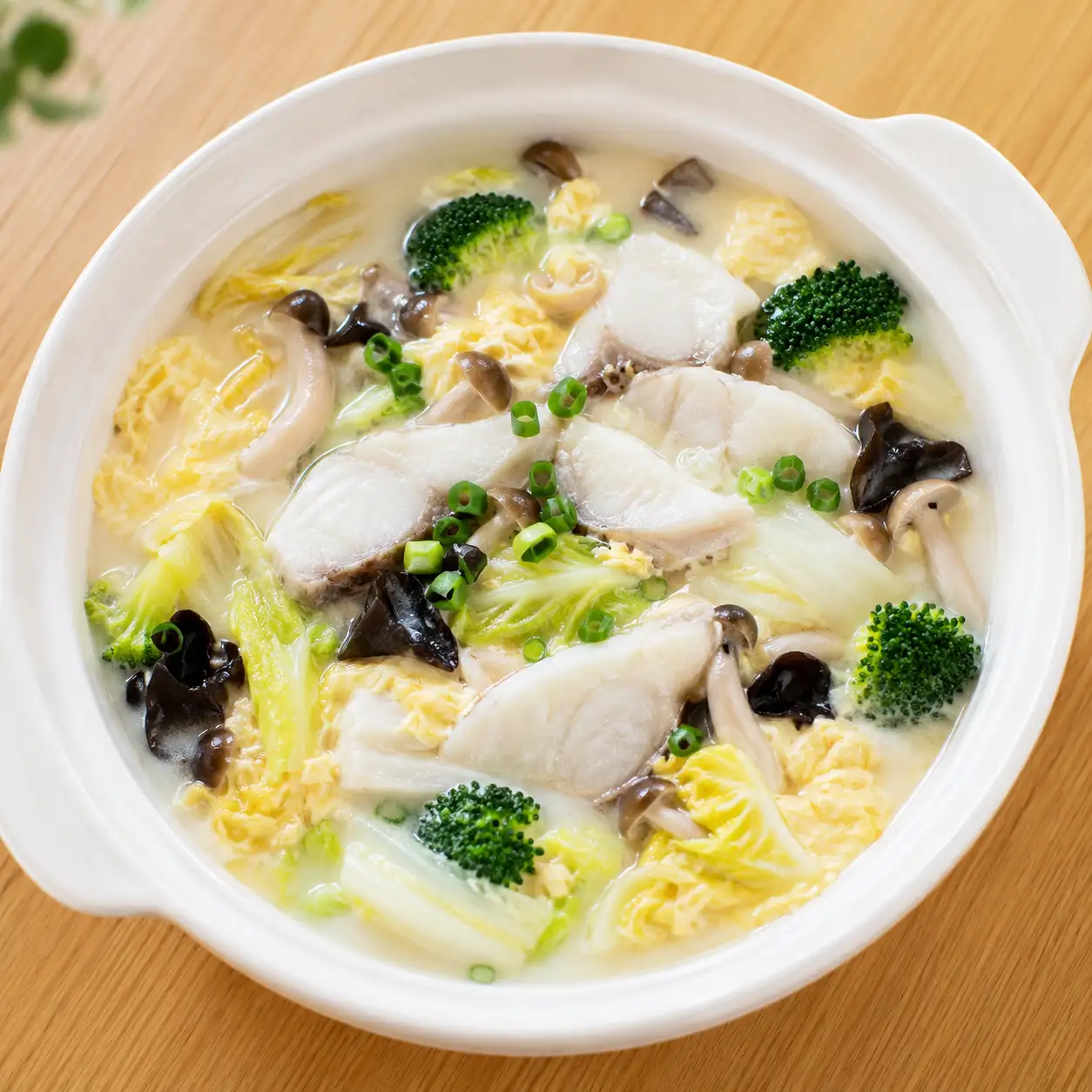 豆漿白菜魚片蛋白鍋