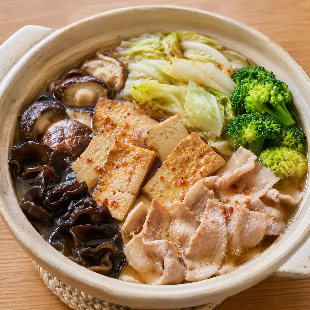蒜香麻辣昆布豆干肉片鍋