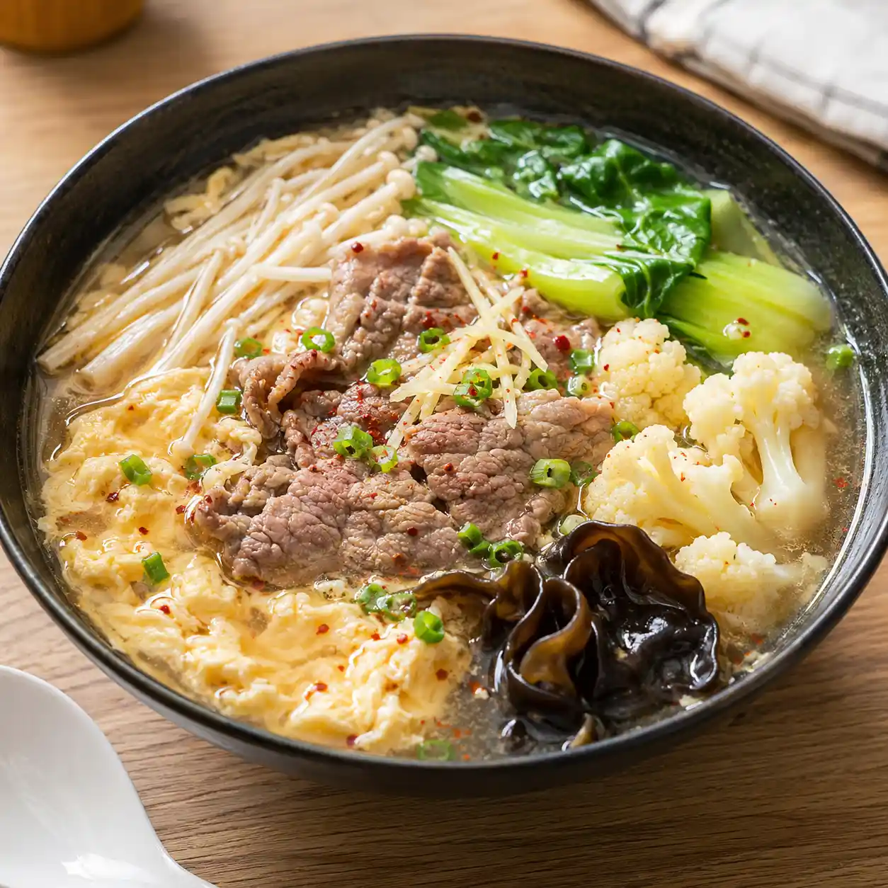 麻辣牛肉蛋花金針菇湯