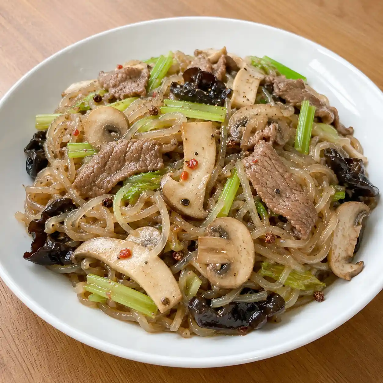 雙胡椒麻辣牛肉菇菜蒟蒻麵