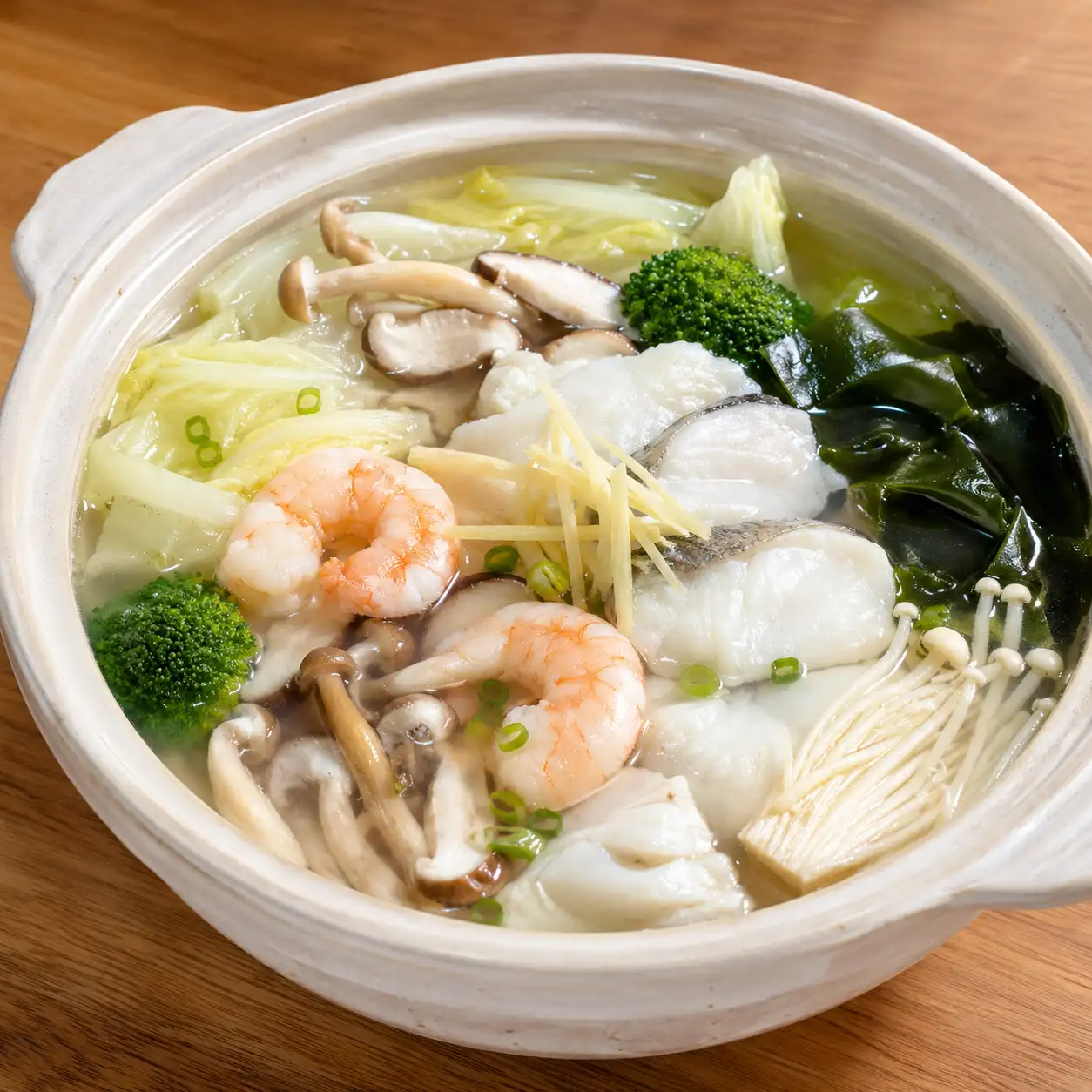 魚片蝦仁雙蛋白菇鮮鍋