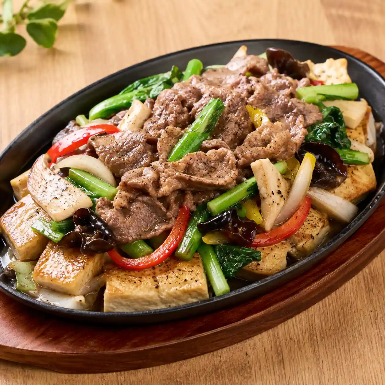 黑胡椒瘦牛芥藍豆腐鐵板風