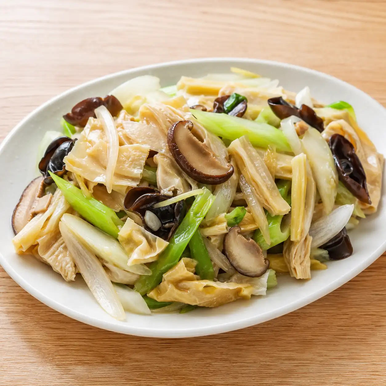 豆皮高麗菜梗薑蒜炒
