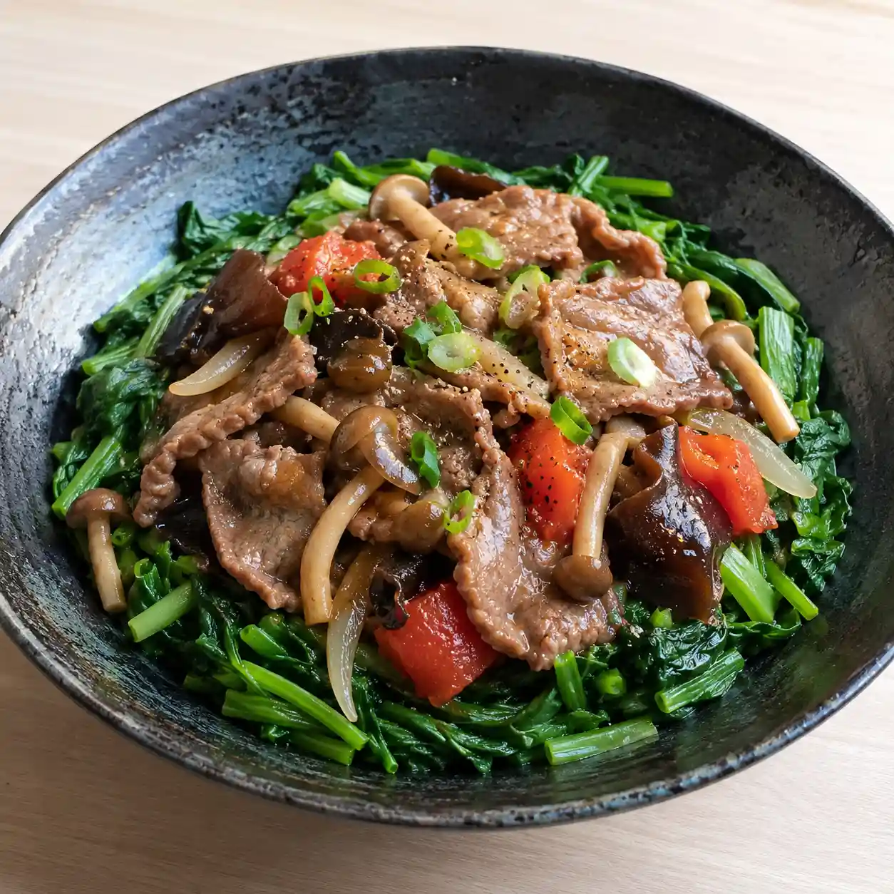 黑蒜牛肉菠菜菇菜碗