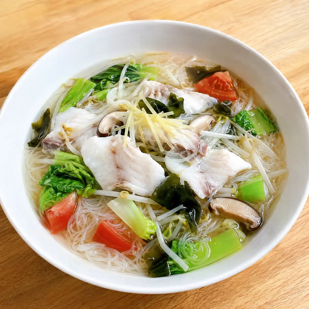 越式酸香魚片蒟蒻冷湯麵