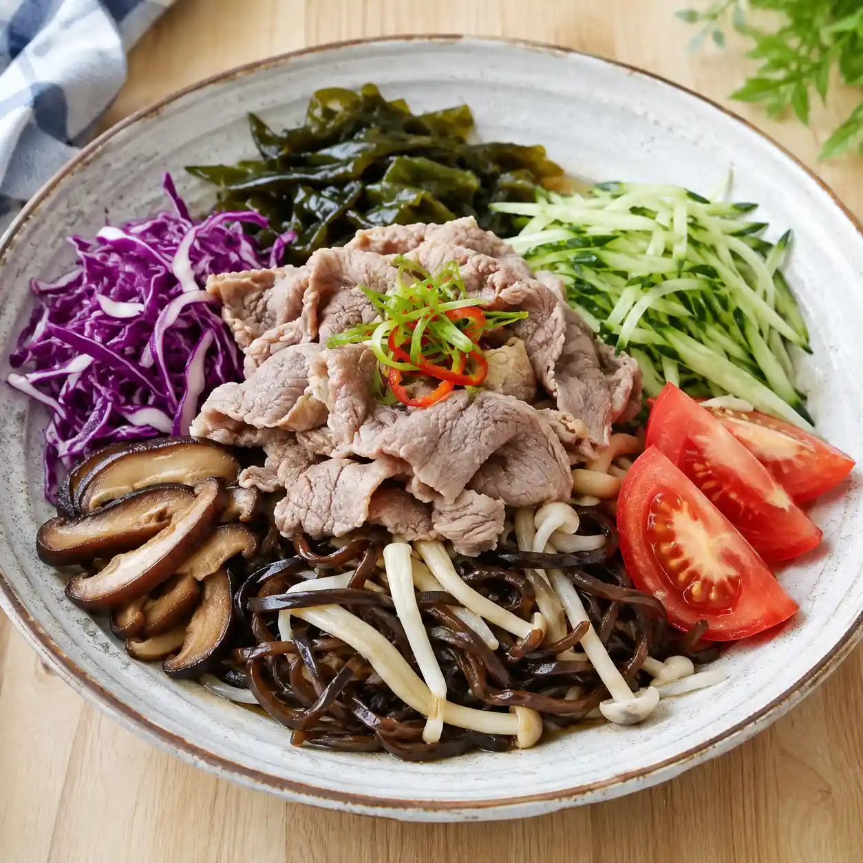 昆布牛肉木耳菇絲冷麵