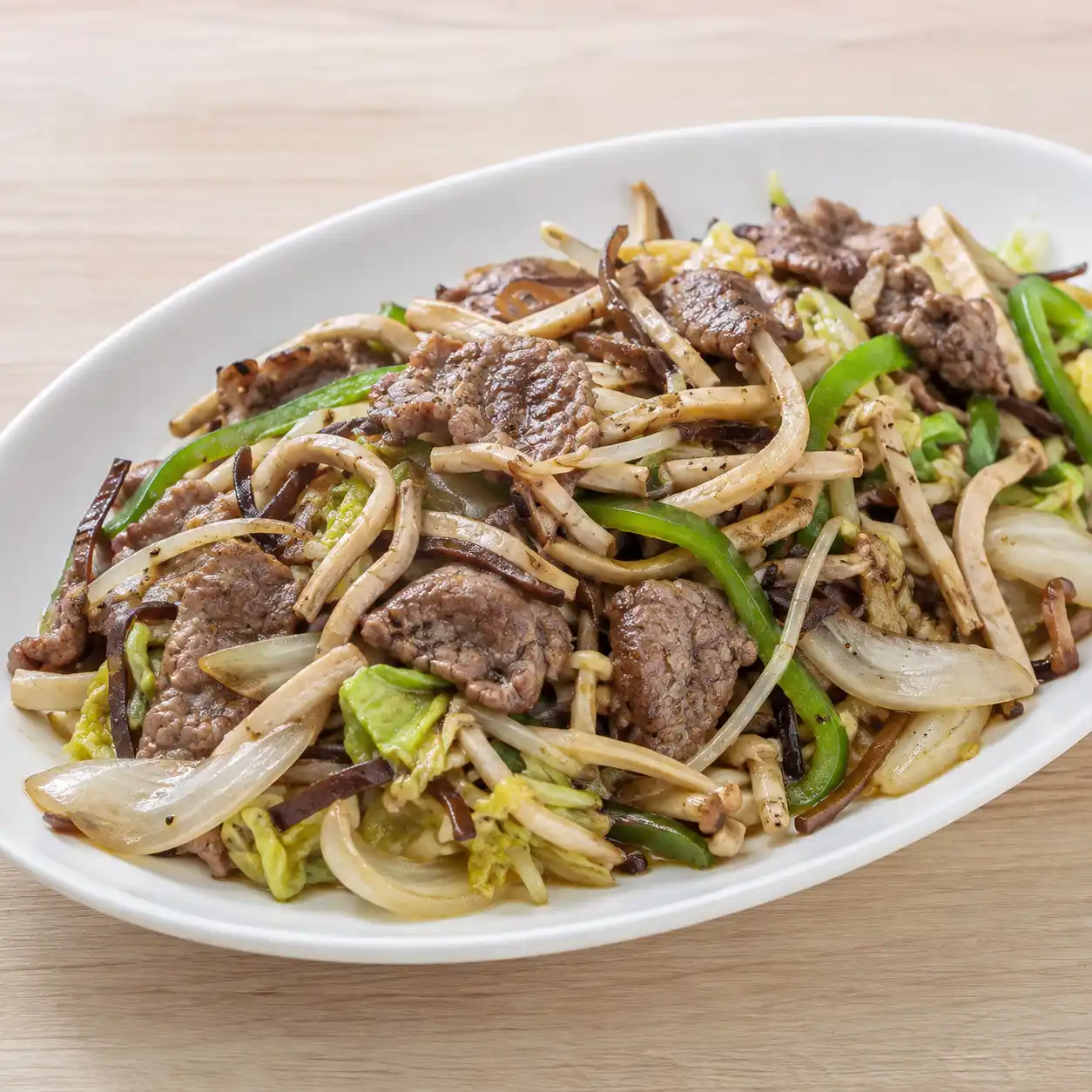 黑胡椒牛肉杏鮑菇木耳炒麵