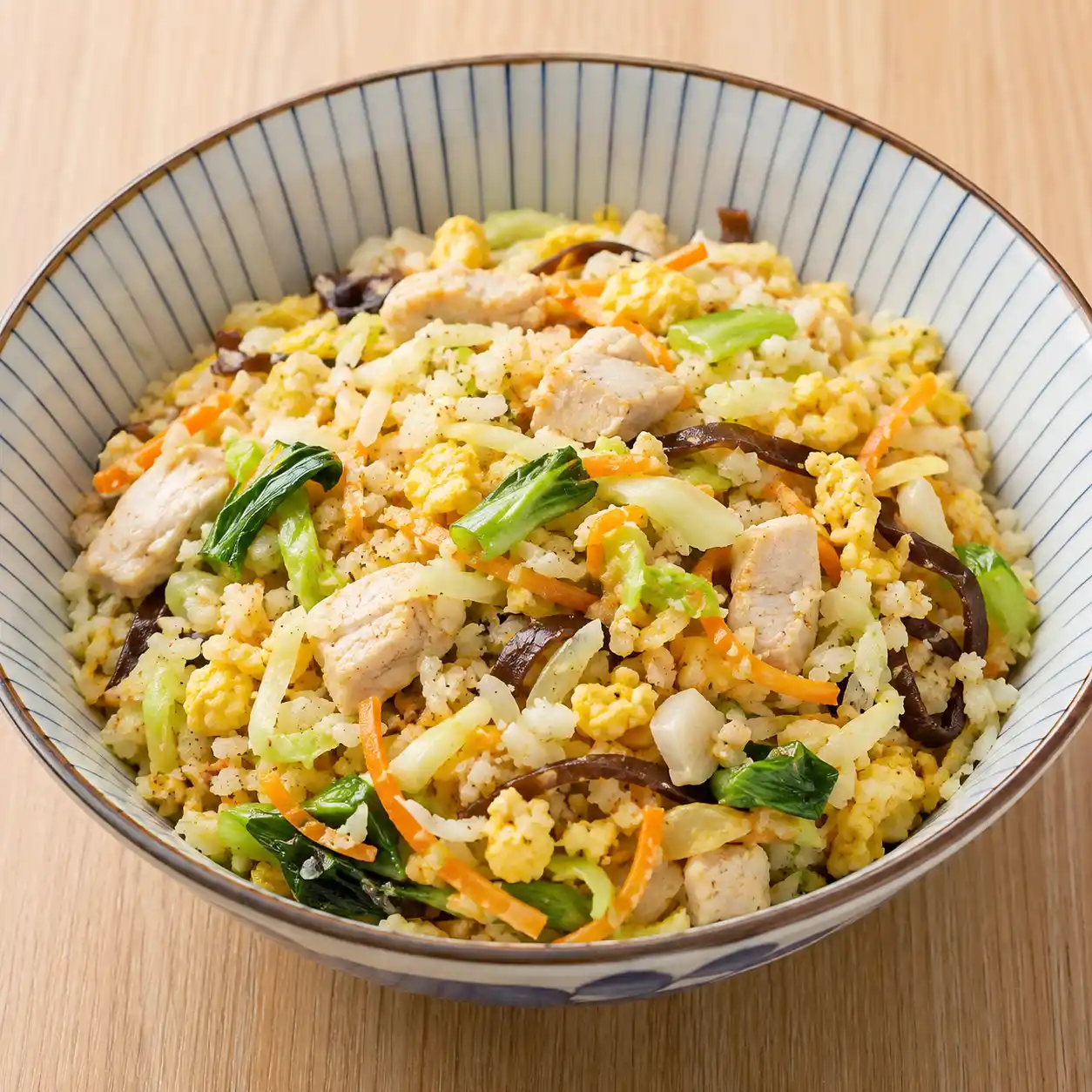 蛋香雞胸高麗菜花椰米碗