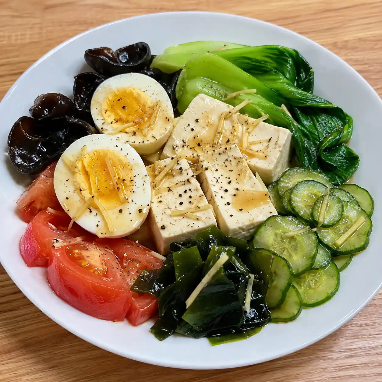 胡椒薑醋雞蛋豆腐小菜盤